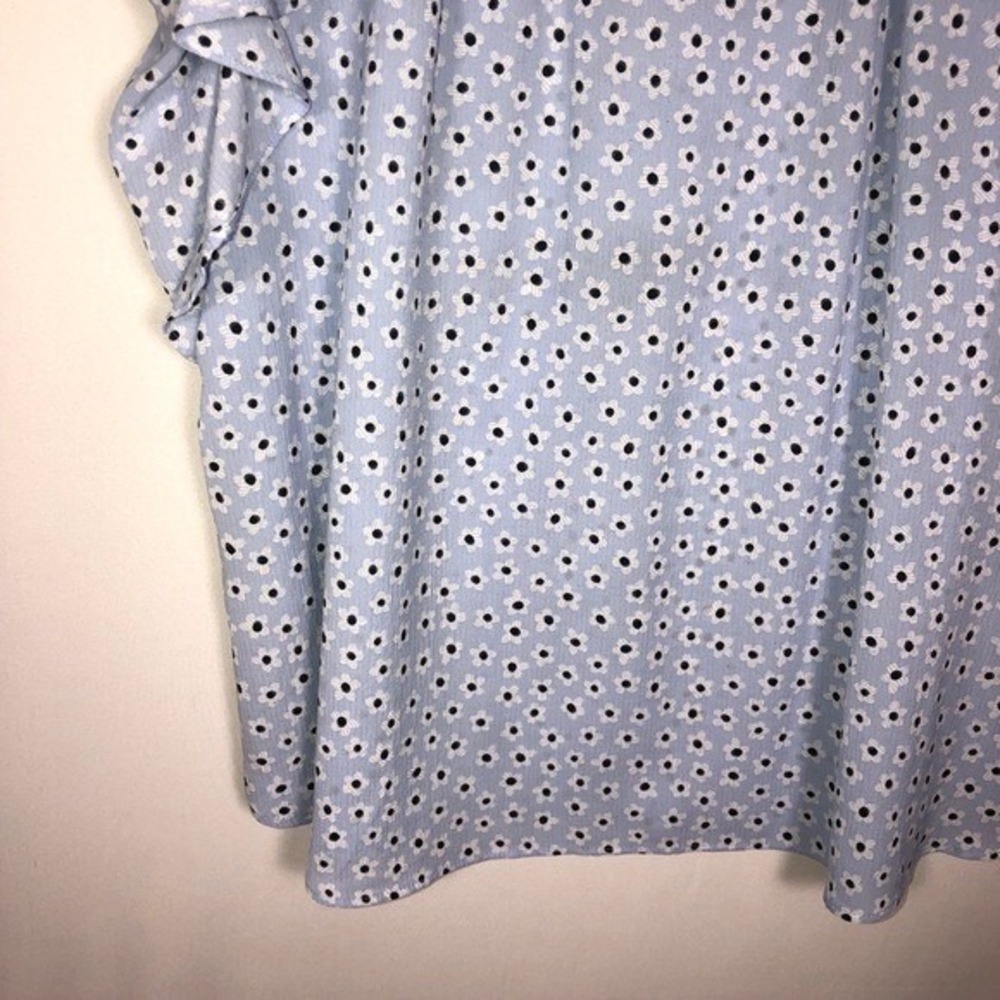 ELLE Blue Short Sleeve Floral Blouse Size‎ Medium - Picture 3 of 11
